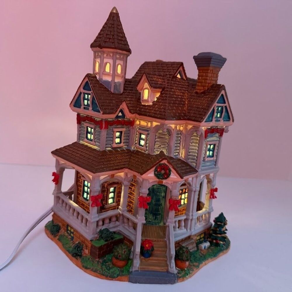 Lemax Christmas Village 2010 Plymouth Corners "Evans Residence" Lighted Building - Picture 2 of 16